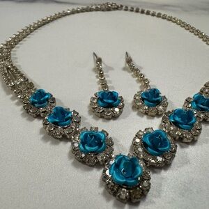 TURQUOISE/ SILVER ROSEBUDS AND CRYSTALS  NECKLACE AND DROP EARRINGS
